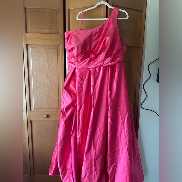 - Stacees one shoulder A line floor length satin with pleated pockets - Picture 3 of 7